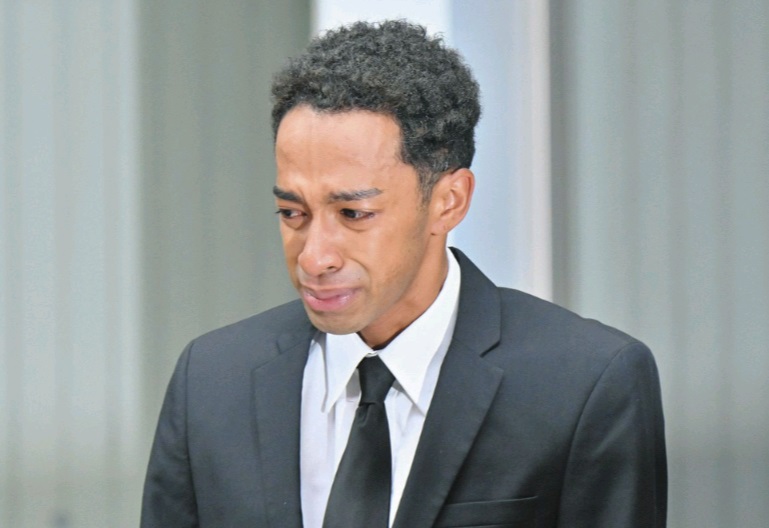 29歲Ae! group成員草間Richard敬太，4日因公然猥褻罪被捕，今日下午終獲釋。