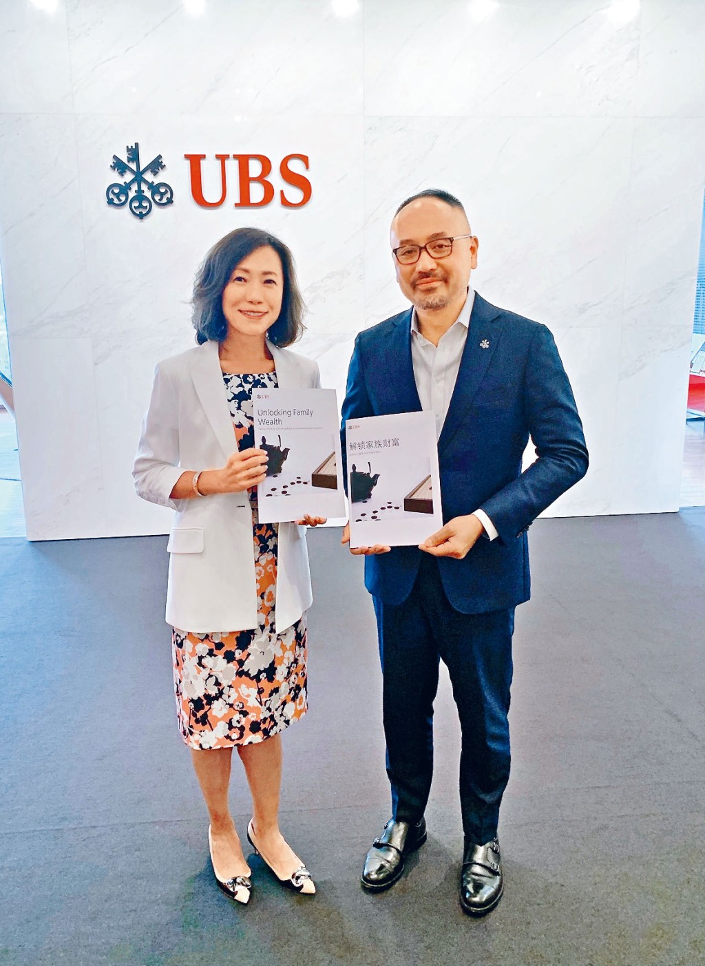 呂子杰(左)表示，疫情後查詢長期家族諮詢服務的內地客戶，較疫情前實現翻倍增加。