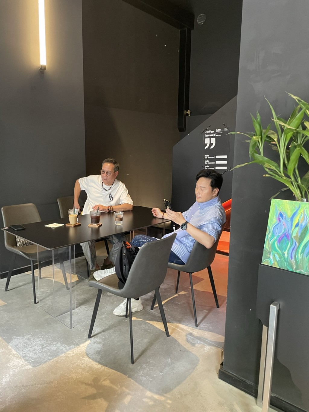 有網民貼相指當日也在咖啡廳見到潘志文與曹永廉。