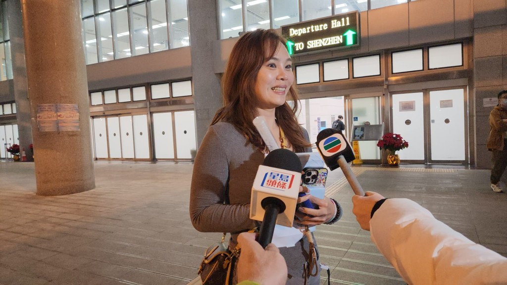 剛從香港過了深圳灣口岸的蕭小姐表示，居於深圳的她昨日（31日）專程來港，到啟德體育園聽周深演唱會。黎志偉攝