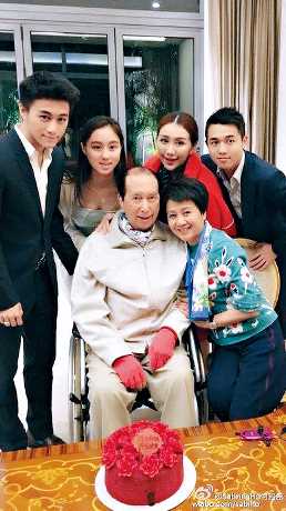 賭王四房一家感情融合。
