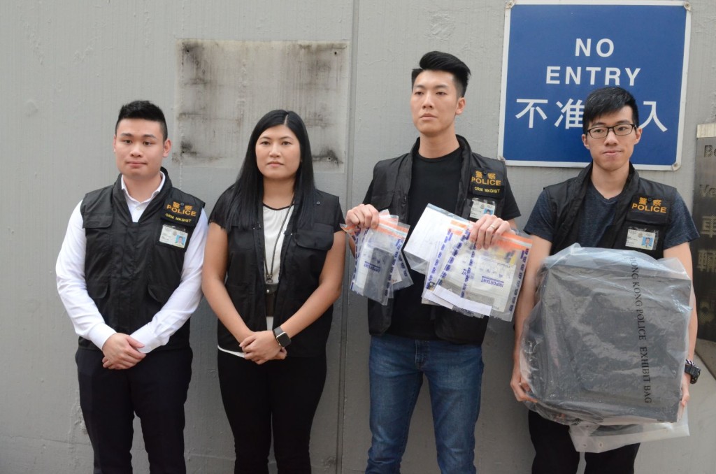 警方檢獲一批證物。李子平攝