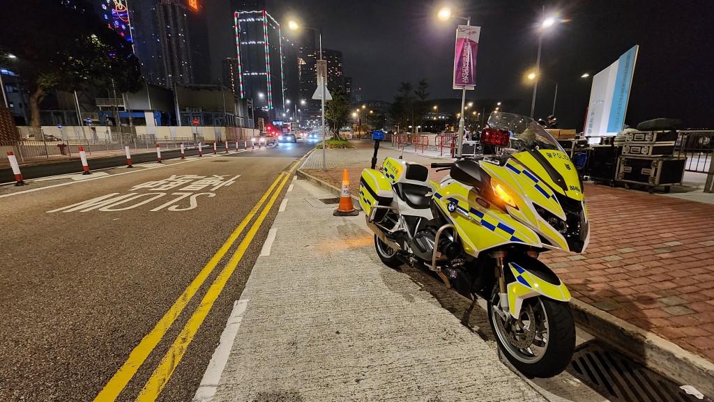 一名交通警員灣仔自炒受傷。黎志偉攝