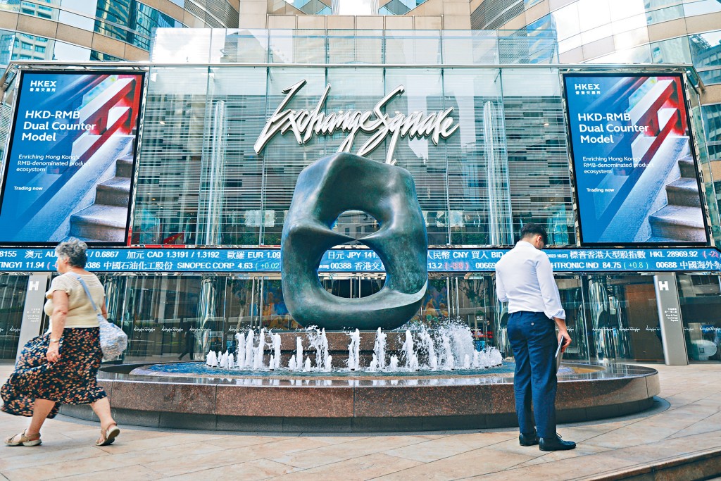 恒指公司公布最新季检结果显示，碧桂园服务遭剔出蓝筹，同时新增比亚迪电子。