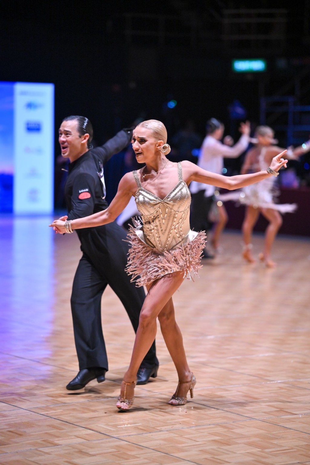 譚永森及太太Anastasia Novikova大熱奪得「雙金」。中國香港體育舞蹈總會圖