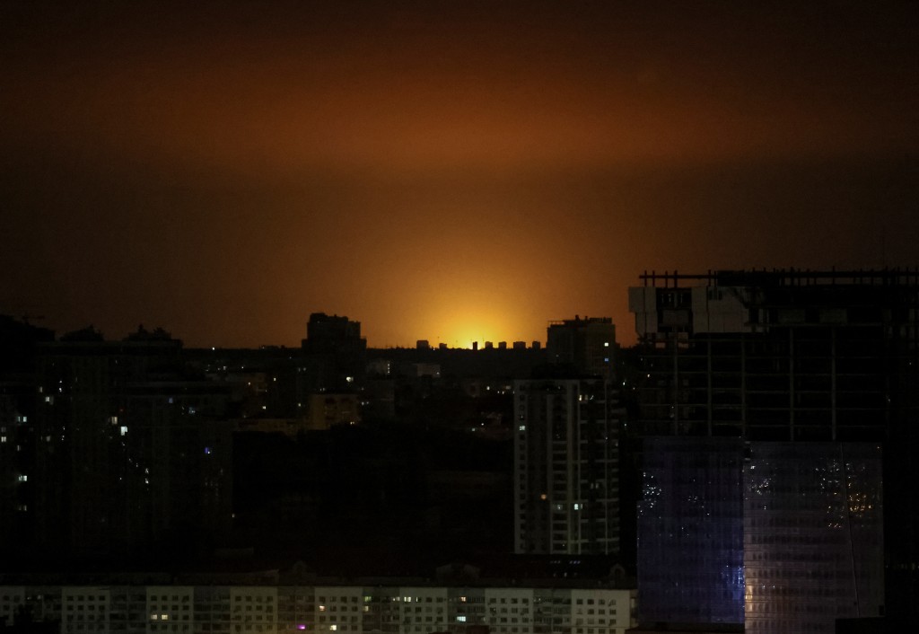在烏克蘭基輔，在俄軍對烏克蘭發動襲擊的過程中，俄軍無人機發生爆炸。路透社
