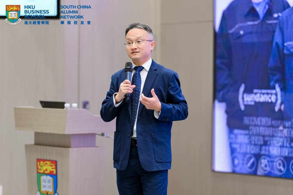 港大創新及資訊管理學學術領域主任萬智璽教授表示，政府應採取循序漸進的方式增建高速充電樁。