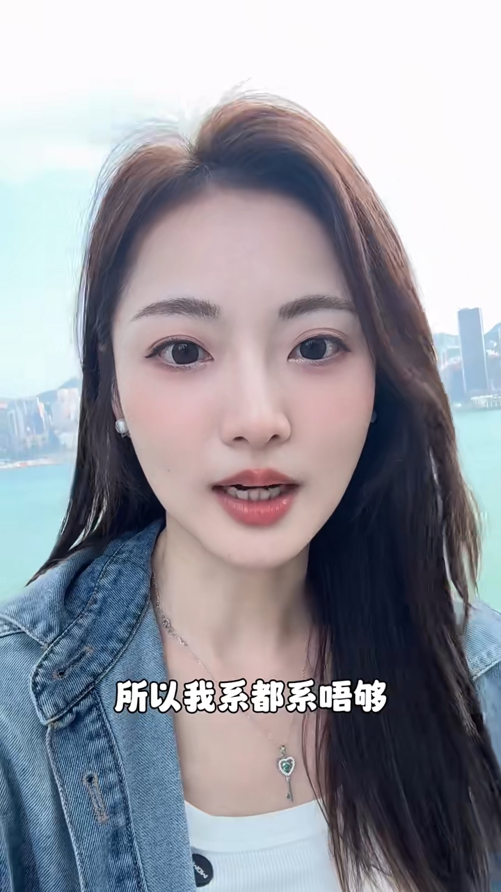 王卓淇表示:「有人話既然都係做牛馬,不如來香港做牛馬,咁但係我想講前提係你有間屋囉,好似我以前咁,我上一間公司,我離職之前都有萬幾蚊,但係我當時租嘅屋都成萬九蚊,所以我係唔夠。」 王卓淇表示:「有人話既然都係做牛馬,不如來香港做牛馬,咁但係我想講前提係你有間屋囉,好似我以前咁,我上一間公司,我離職之前都有萬幾蚊,但係我當時租嘅屋都成萬九蚊,所以我係唔夠。」