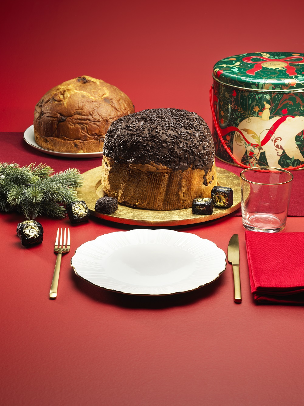 Venchi今年將標誌性的朱古力Chocoviar，融入於傳統意式聖誕麵包Panettone，推出Chocoviar Panettone，限量45件，於聖誕節前在官網預訂。($785)——聖誕禮物早鳥優惠