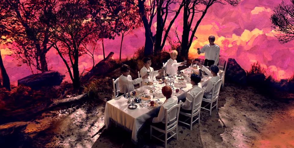 防彈少年團的《Blood, Sweat & Tears》MV其中一幕。