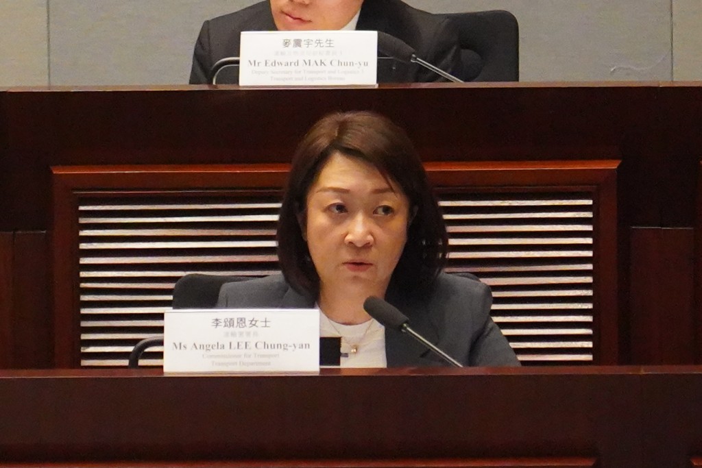 李頌恩指署方明白需求陸續會增加,期望12月時可全面使用網上預約。葉偉豪攝 李頌恩指署方明白需求陸續會增加,期望12月時可全面使用網上預約。葉偉豪攝