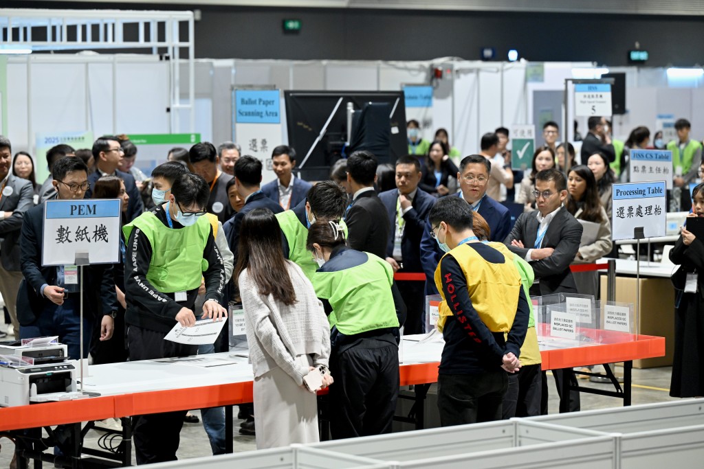 他又指,3個受大埔火災影響票站的投票率,與其他票站相若。 他又指,3個受大埔火災影響票站的投票率,與其他票站相若。