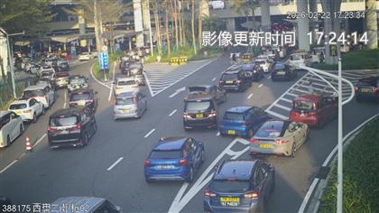 港珠澳大橋自下午開始出現車龍。港珠澳大橋珠海口岸網站圖片 港珠澳大橋自下午開始出現車龍。港珠澳大橋珠海口岸網站圖片