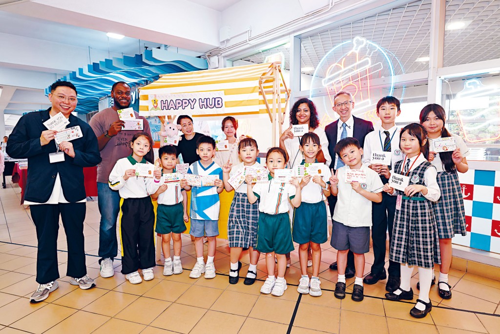 學生集滿印章便可於KF Café以英語買小食吃。 學生集滿印章便可於KF Café以英語買小食吃。