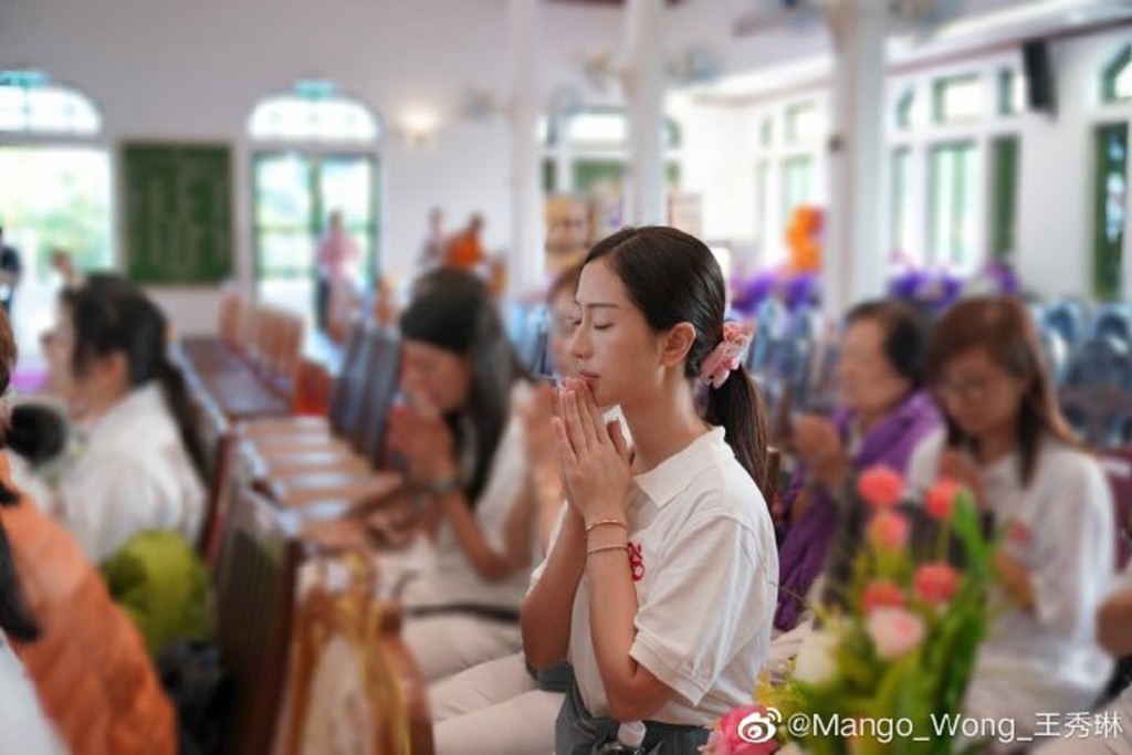王秀琳2019年四度跟随师父到泰国修行，并参加了曼谷为期五日的解夏节。  