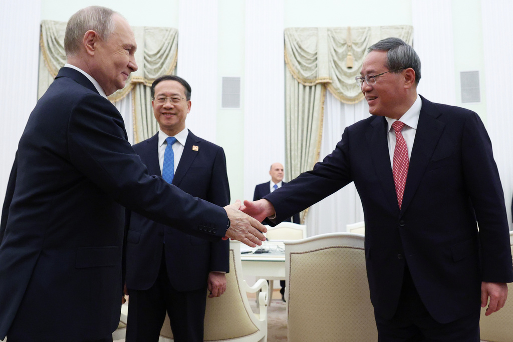 當地時間11月18日下午,國務院總理李強在莫斯科克里姆林宮會見俄羅斯總統普京。美聯社 當地時間11月18日下午,國務院總理李強在莫斯科克里姆林宮會見俄羅斯總統普京。美聯社