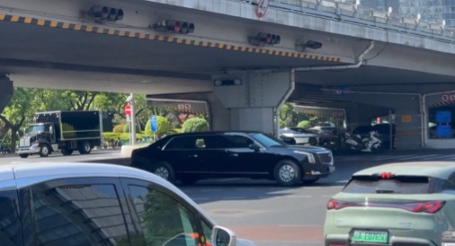 美国特勤人员车队已驶入北京市区,为特朗普周三抵京访问作最后准备。X 美国特勤人员车队已驶入北京市区,为特朗普周三抵京访问作最后准备。X