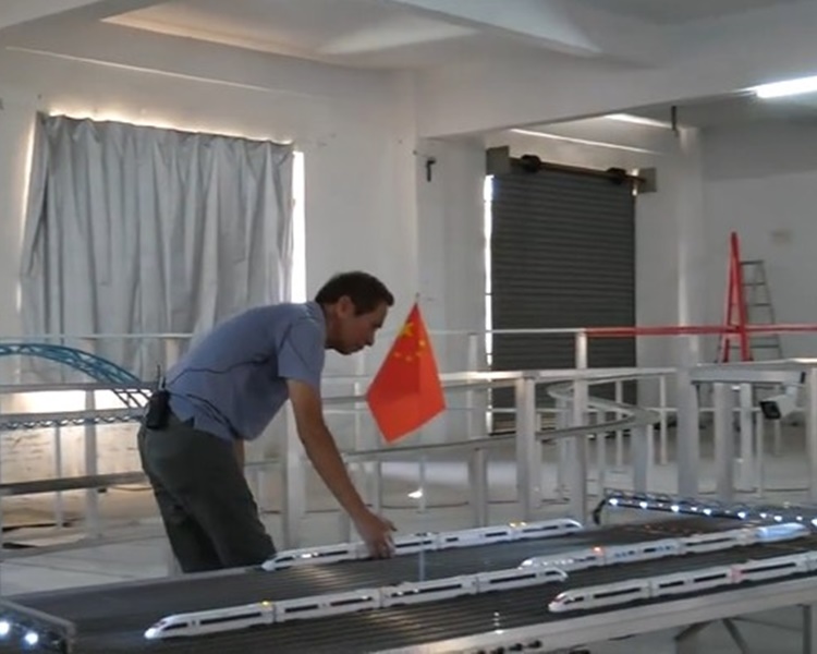 鄺誌廣從設計到拼接全部自己親手砌。網圖