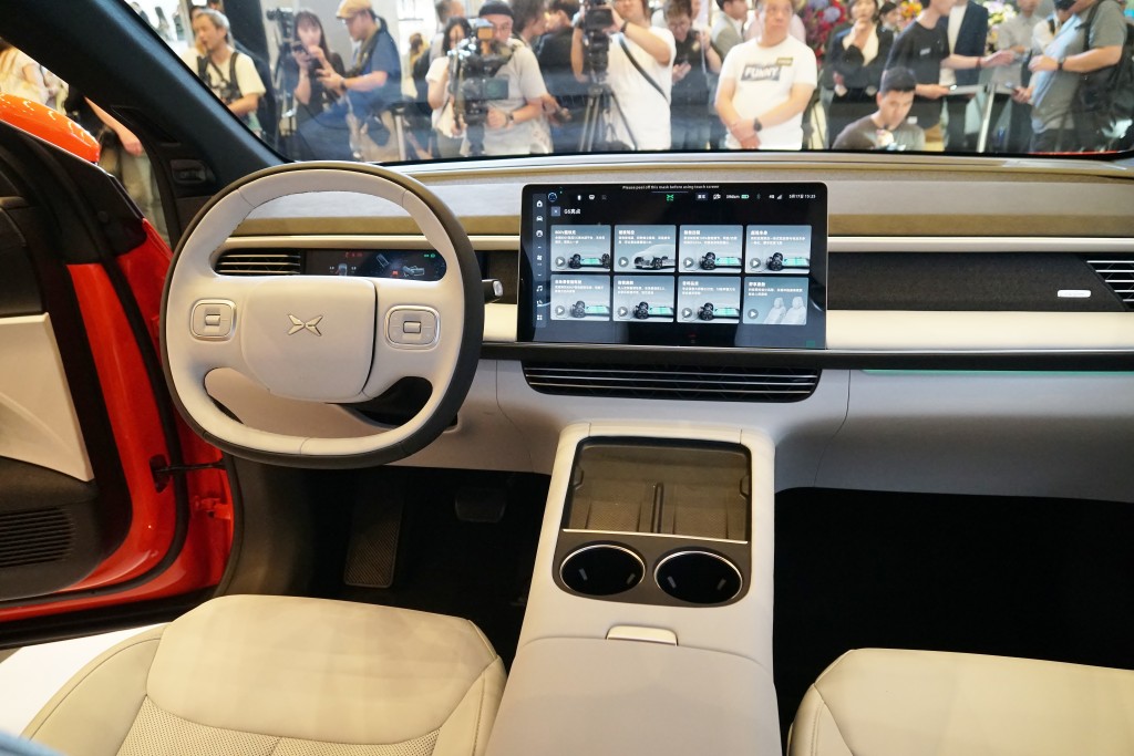 小鵬汽車XPENG G6 SUV科技感車廂不設實體按鍵。