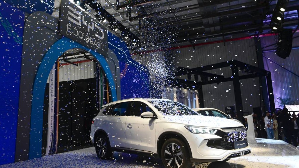 比亞迪在巴西新車廠的首輛汽車已於7月1日下線。新華社