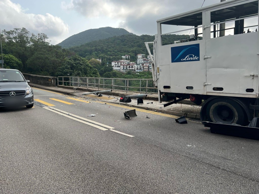 意外導致現場交通一度要封閉。圖:網民Bosco Chu 香港突發事故報料區 