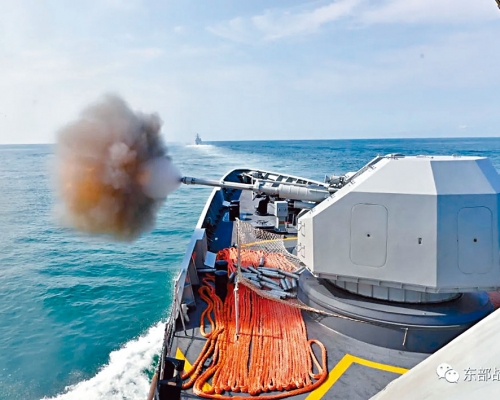 中國海軍艦艇在黃海實彈射擊。