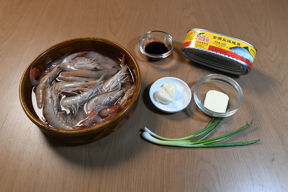 可用鲜虾或急冻虾。 可用鲜虾或急冻虾。