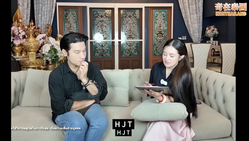 Mor Plai說出神秘密碼「HJT」。 Mor Plai說出神秘密碼「HJT」。
