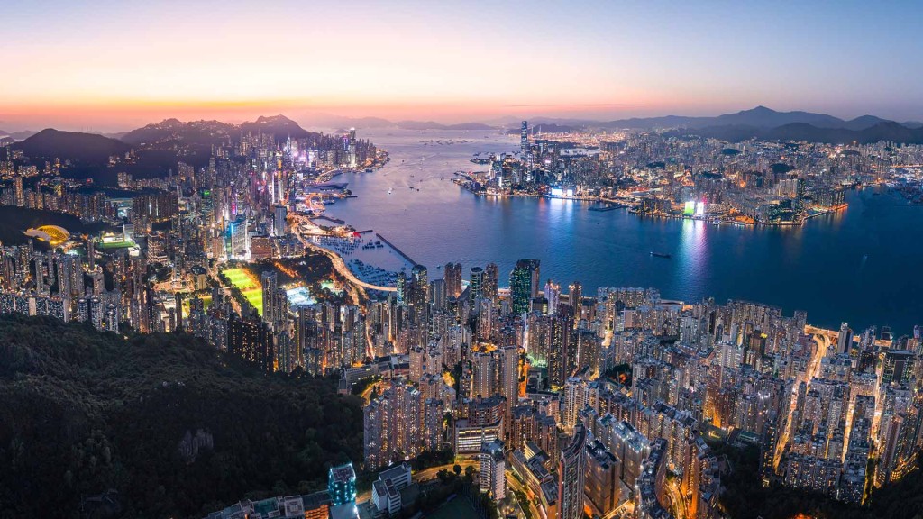 香港的璀璨夜景世界闻名，曾被评为「世界三大夜景」之一。（香港旅游发展局）