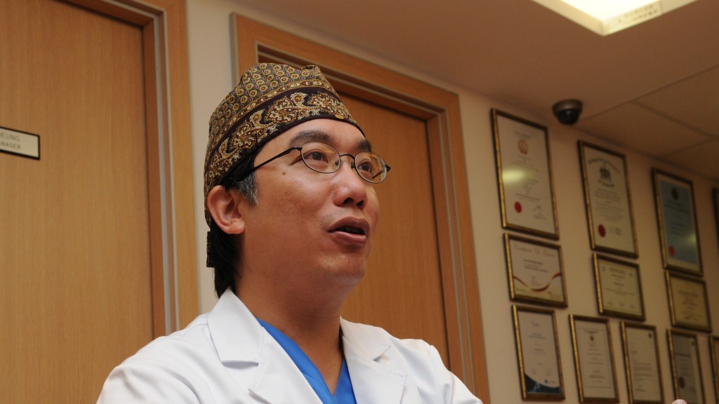 女的士司機衝燈釀整形名醫何維新不治 獲判囚2年 遺孀：對法庭判決難以置信