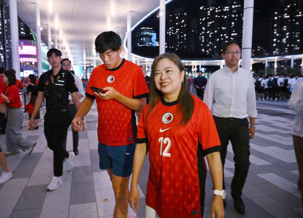 文化體育及旅遊局局長羅淑佩今晚(14日)現身啟德體育園。 文化體育及旅遊局局長羅淑佩今晚(14日)現身啟德體育園。