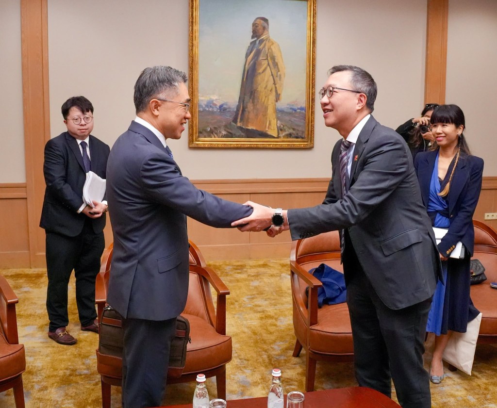 林定國表示,合作不是單方面的事,需要兩地並肩同行。長遠的合作,更需互相了解、互建信任,逐步累積。林定國fb 林定國表示,合作不是單方面的事,需要兩地並肩同行。長遠的合作,更需互相了解、互建信任,逐步累積。林定國fb