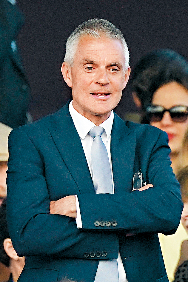 BBC总裁戴维周日辞职。