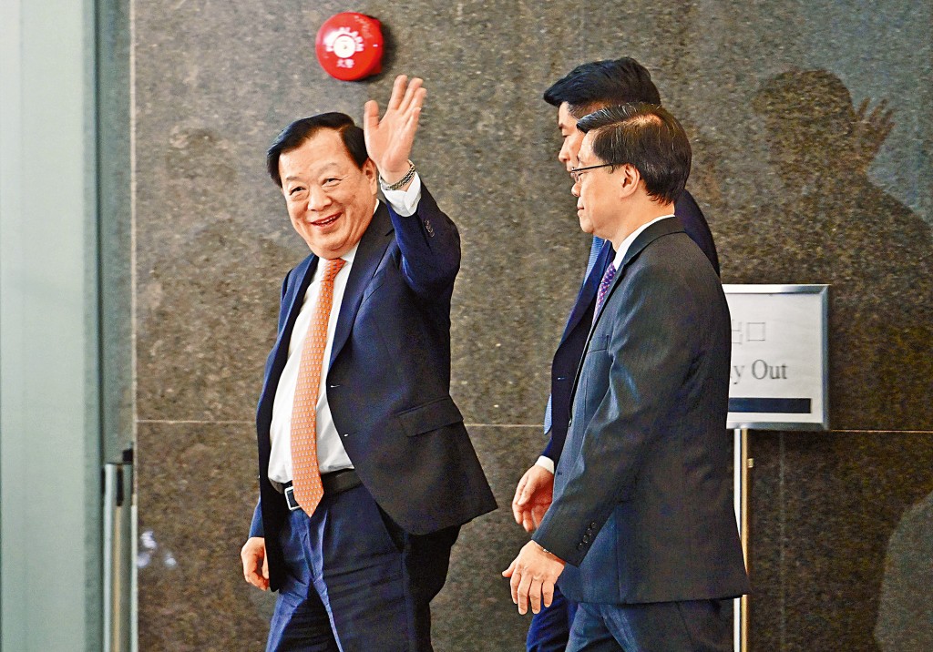 夏寶龍到政府總部與不同界別代表見面。