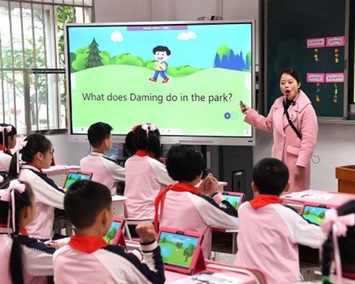 深圳龙华出近30万元人民币，计划招聘400名公办中小学教师。网图