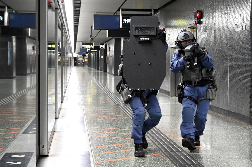警方周六於鑽石山港鐵站舉行代號「風行」(WINDWALK)的反恐演習。(警方圖片)