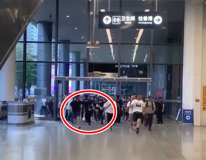 馬尾女跌倒連環睇(二)。fb「車cam L(香港群組)」截圖 馬尾女跌倒連環睇(二)。fb「車cam L(香港群組)」截圖