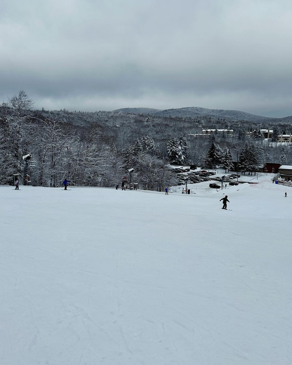 转眼麦大力已飞抵美国佛蒙特（Vermont），其间更前往Mount Snow滑雪。
