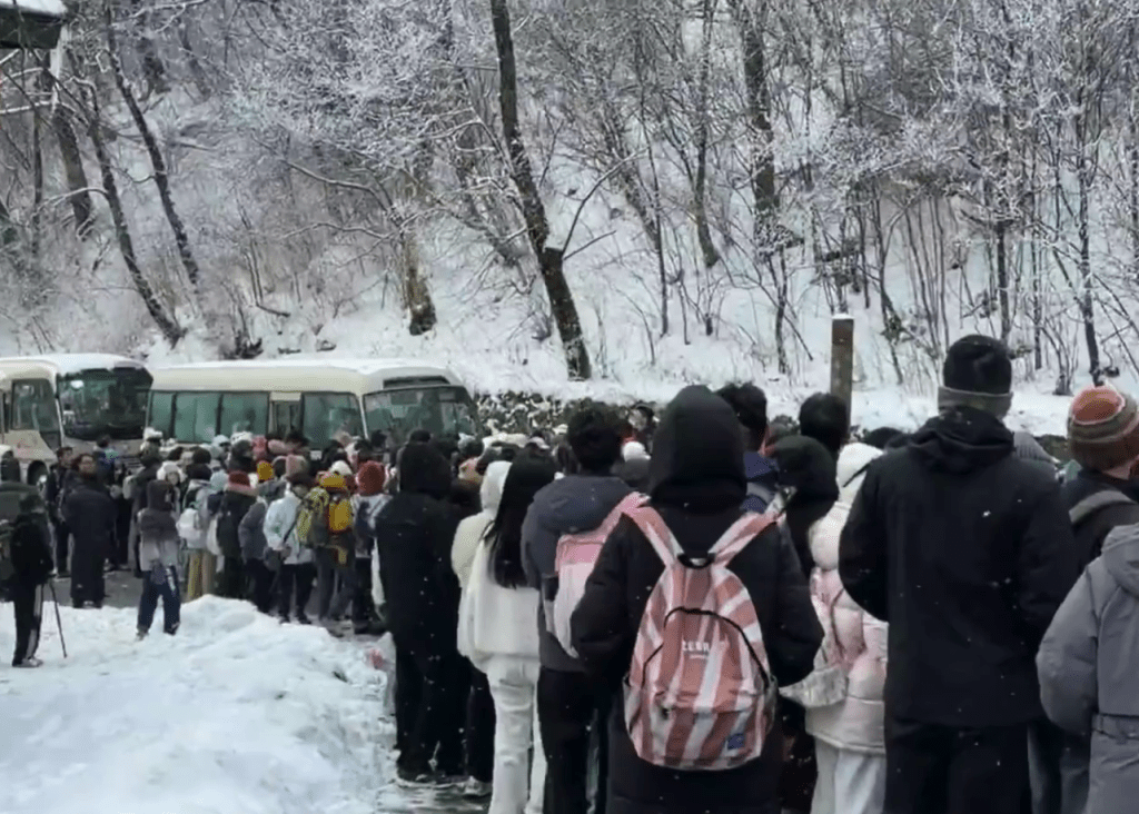 1月2日,陝西太白山數百遊客滯留。 1月2日,陝西太白山數百遊客滯留。