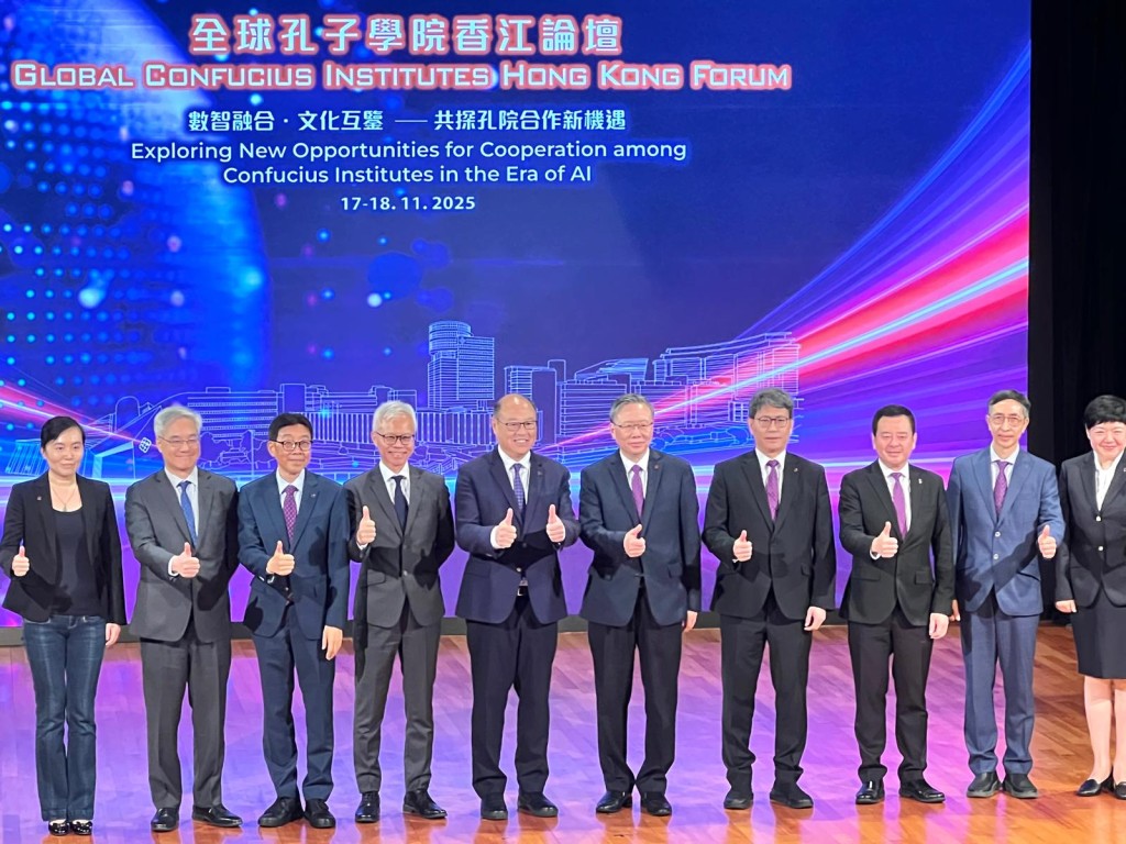 林大輝(左五)表示,香港憑藉「一國兩制」的獨特優勢,能充分發揮「內聯外通」的橋樑作用。佘丹薇攝 林大輝(左五)表示,香港憑藉「一國兩制」的獨特優勢,能充分發揮「內聯外通」的橋樑作用。佘丹薇攝