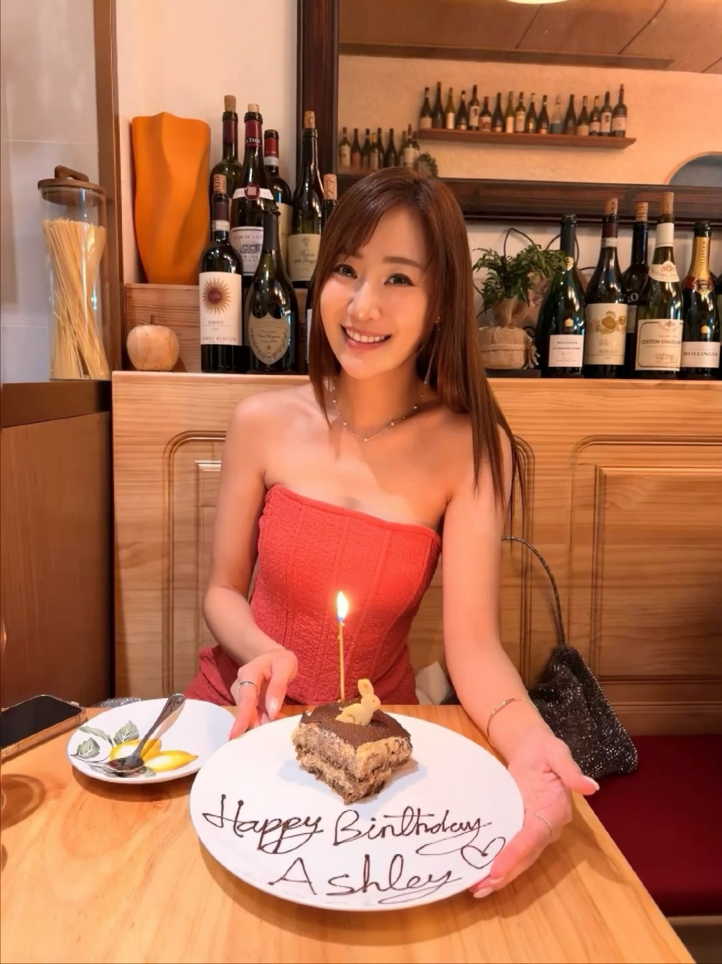 朱智賢早前慶祝40歲生日，悉心打扮展現甜美笑容。