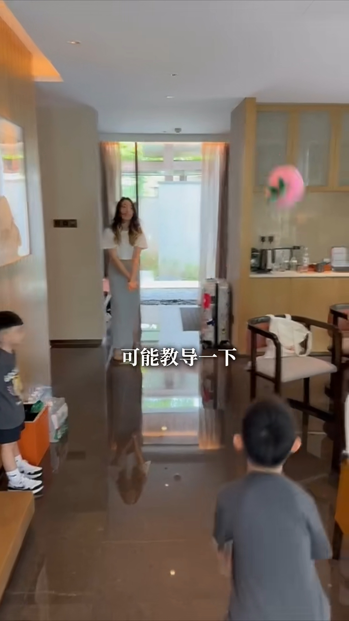 片中更包括外遊入住酒店的影片。 片中更包括外遊入住酒店的影片。