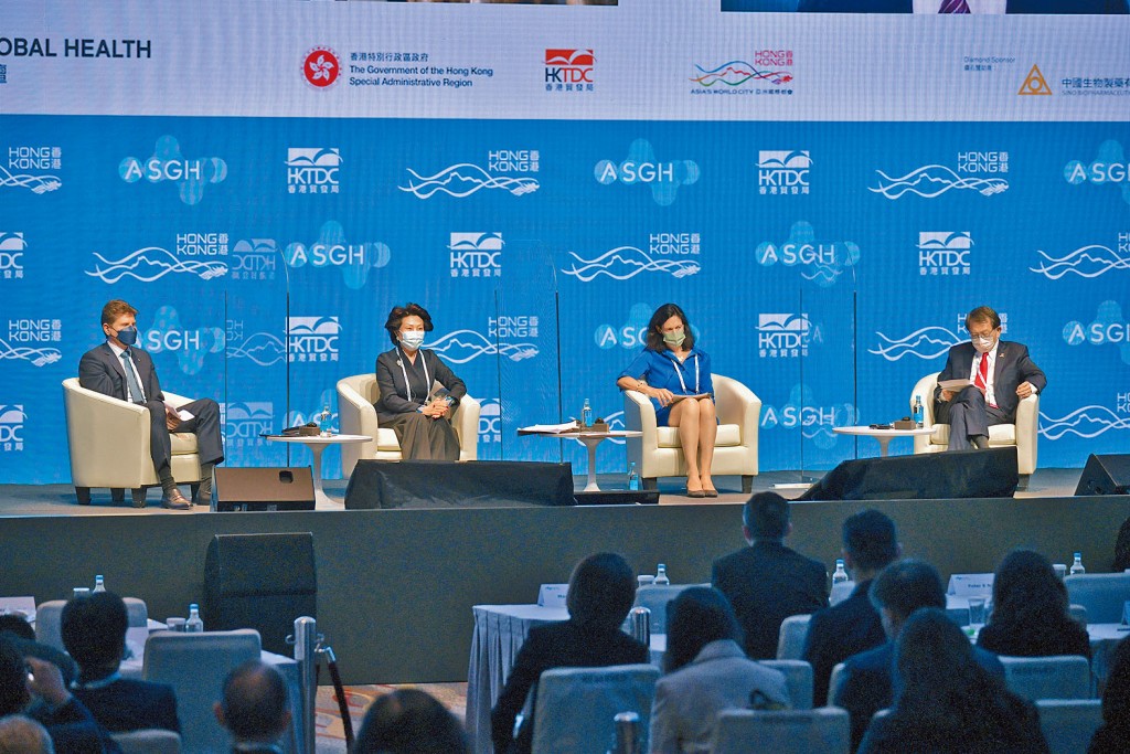 贸发局「亚洲医疗健康高峰论坛」，左一为欧冠升。