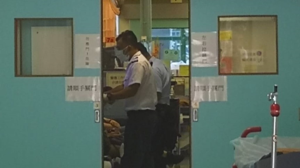 男子被送院搶救。梁國峰攝