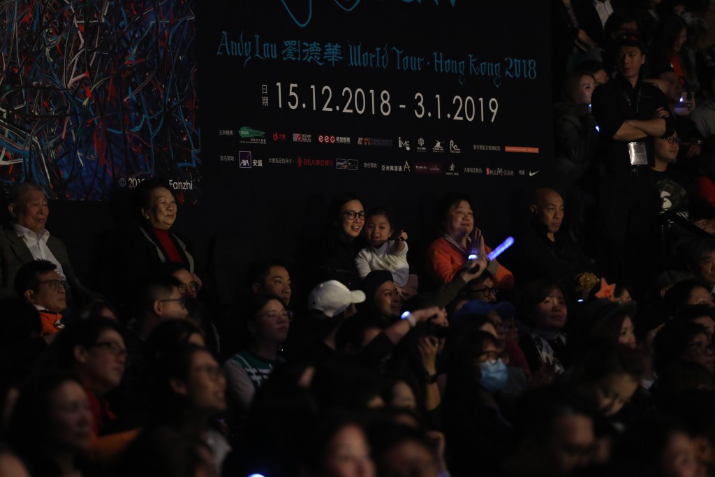 刘向蕙在2018年曾首次与妈妈在台下欣赏爸爸的演唱会。