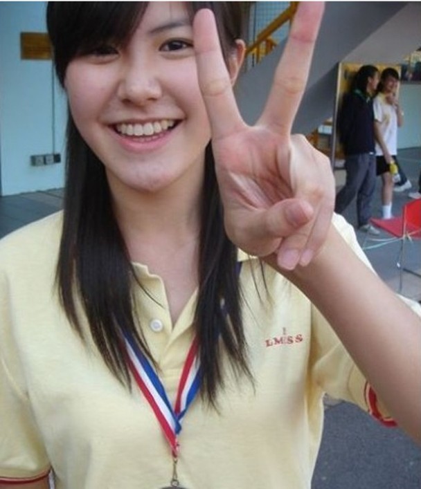刘颖璇学生妹look好清纯。