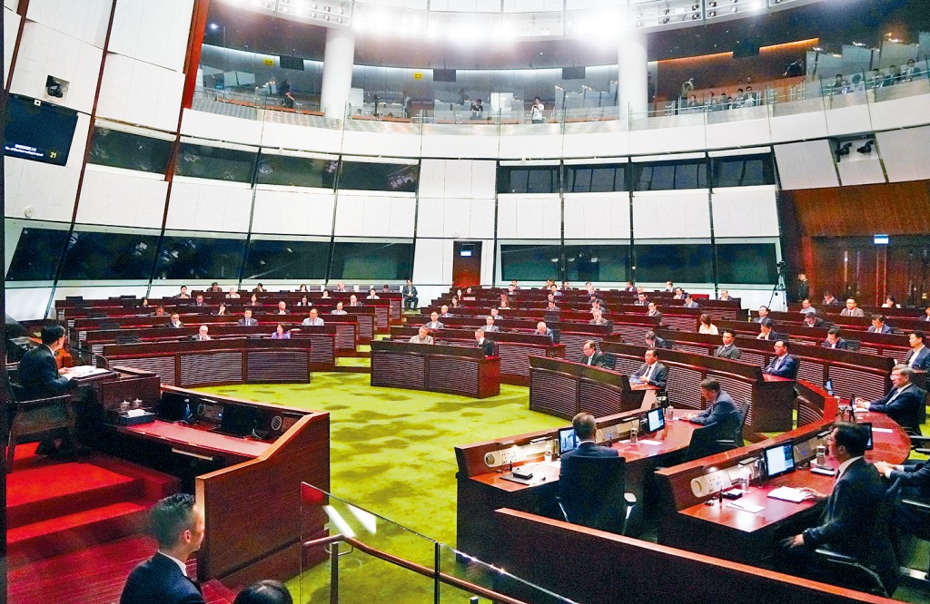 政府向立法會提交《同性伴侶關係登記條例草案》,下周三在立法會大會進行首讀及二讀。