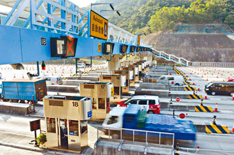 ■運輸署建議開放八號幹綫沙田段，予紅色小巴使用。