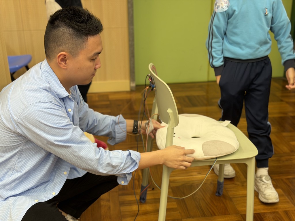 新界婦孺福利會梁省德學校小四與小五學生，研發名為「FutureFocus Chair 1.0」座椅。佘丹薇攝