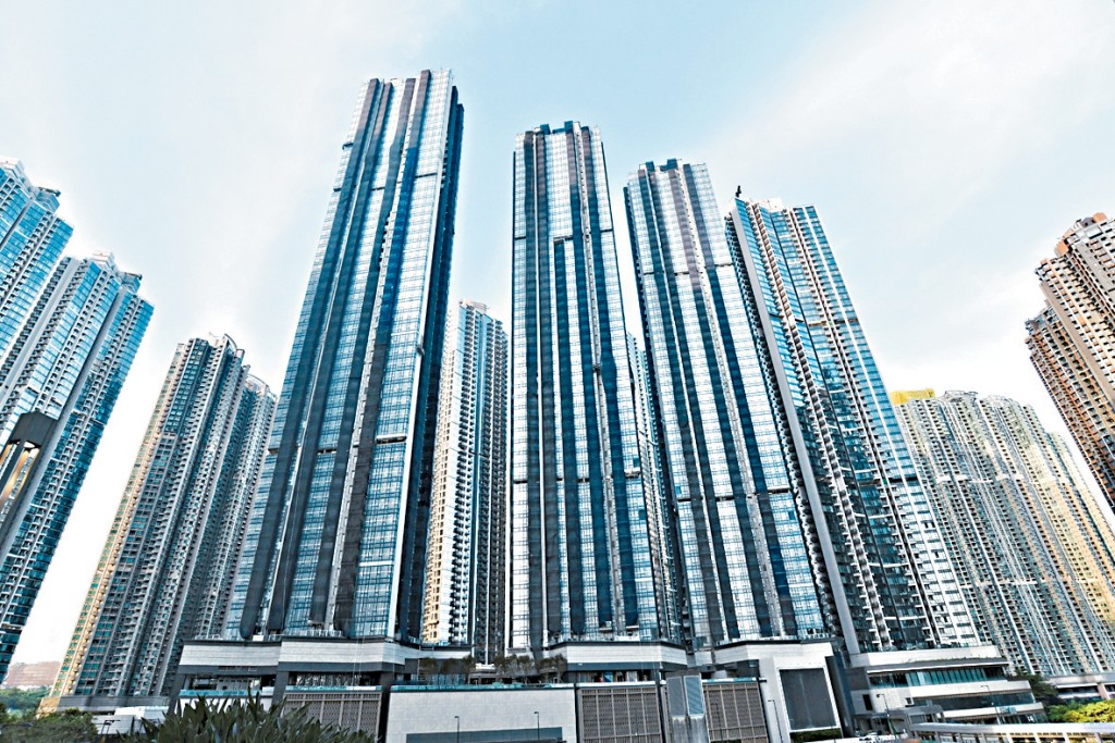 SEASONS PLACE昨日連沽2伙連天台特色戶，呎價高見1.9萬。